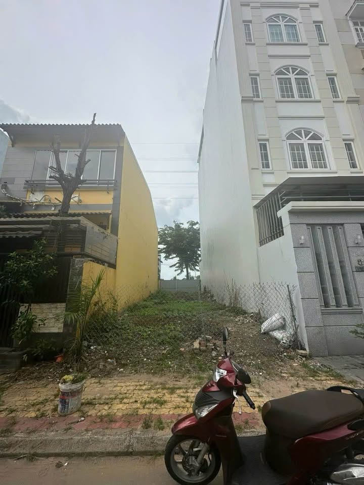 Nhà phố Đồng Văn Cống Thủ Đức 100m² - Mặt tiền kinh doanh đắc địa!