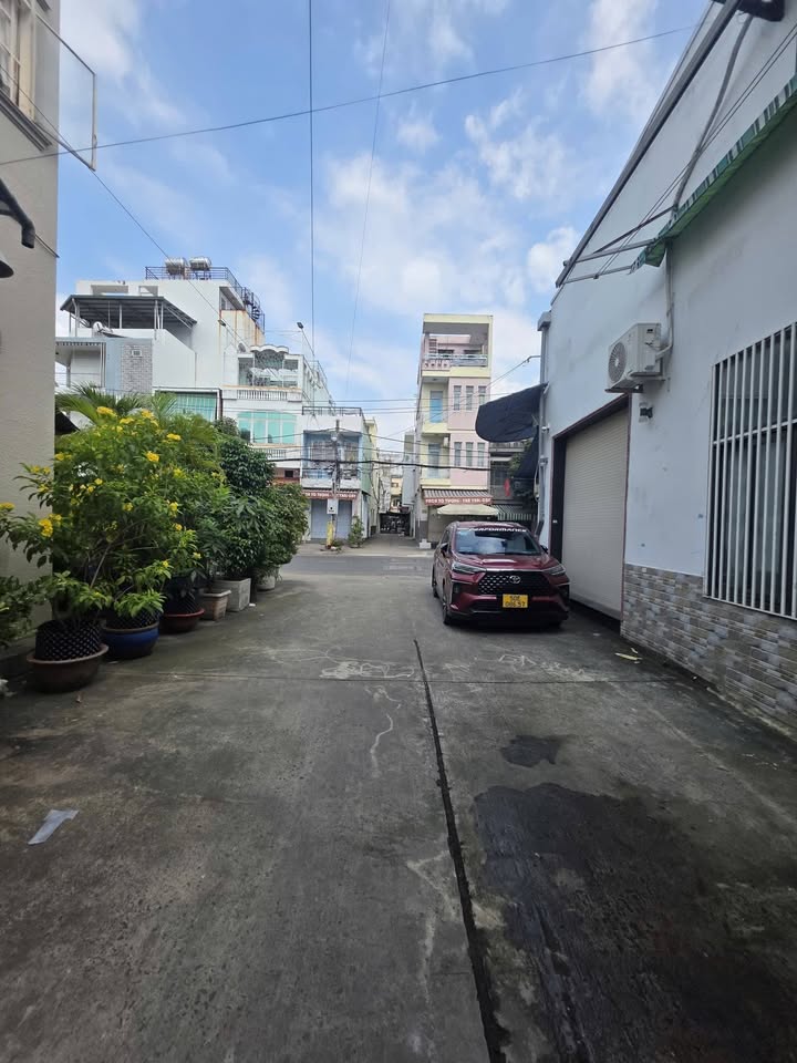 Nhà 2PN Lạc Long Quân, Q11 - Hẻm Xe Hơi, 4.5 Tỷ