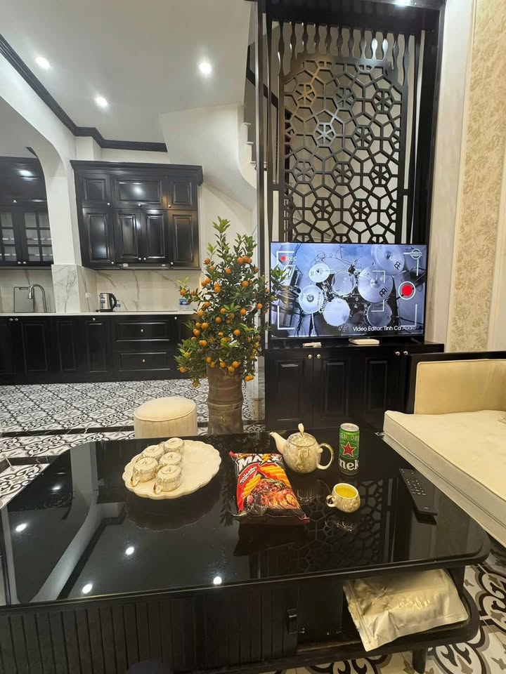 Nhà riêng Phố Phó Đức Chính Ba Đình 33m² - Vị trí đẹp, cạnh Hồ Tây!