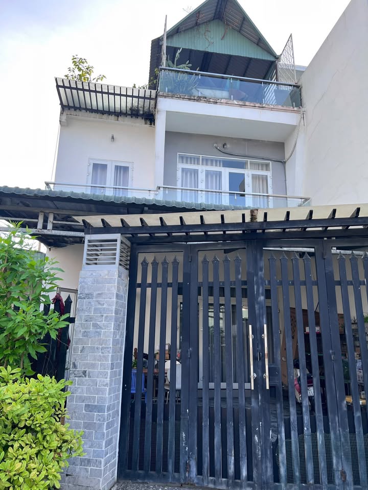 Nhà 2 Mặt Tiền Hiệp Thành TDM 135m² - Kinh Doanh Đắc Lộc, Giá 5.2 Tỷ