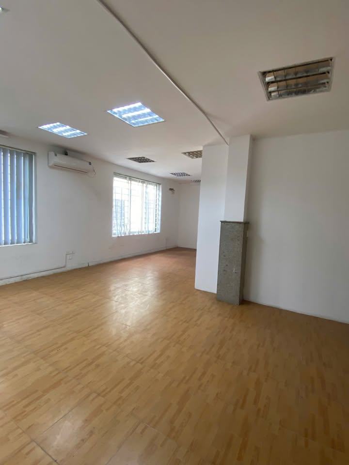 Văn phòng 90m² Ngã Tư Sở, Thanh Xuân - Giá 15 Triệu, Sẵn Sàng Kinh Doanh