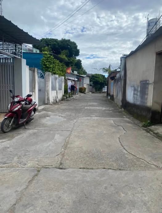 Bán nhà lô gốc 2 mặt tiền Hẻm U rê, Kon Tum - 170m² giá 1.6 tỷ