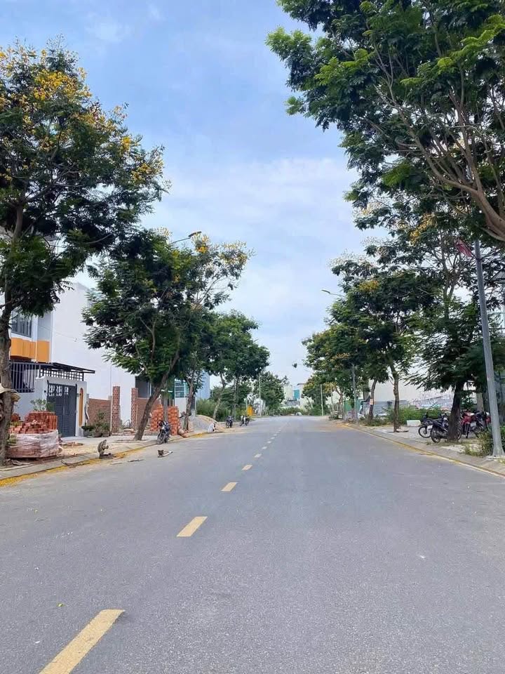 Đất nền Lý Thái Tổ TP Quảng Ngãi 100m² giá 2.15 tỷ - Sổ đỏ chính chủ!