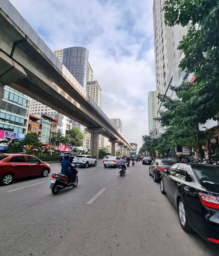 Nhà Phố Trần Phú Hà Đông 40m² - Mặt tiền kinh doanh, Vỉa hè đá bóng!