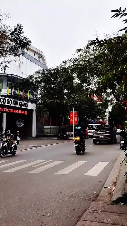 Nhà Phố Nguyễn Xiển 60m² 7 tầng - Vị trí đắc địa, ô tô vào nhà!