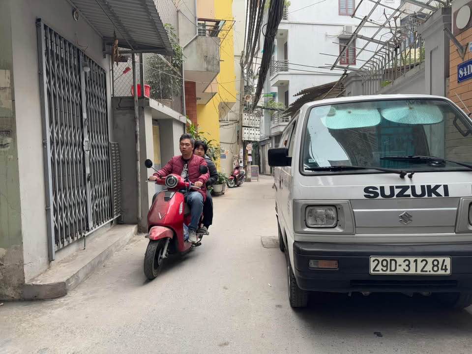 Nhà riêng Huỳnh Thúc Kháng 40m² - Ô tô đỗ cửa, 15m ra phố!