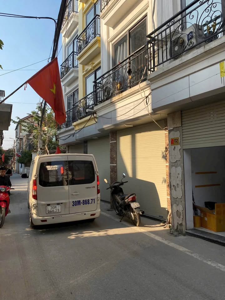 Nhà Mặt Tiền Đông La 30m² 4.5 Tầng - Ô Tô Vào Nhà 5.9 Tỷ