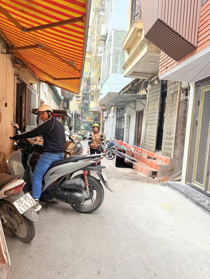 Nhà Phố Hàng Đậu 15m² - 6 Tỷ - Ô tô đỗ cửa, Sổ vuông đẹp