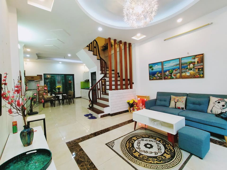 Nhà riêng Nguyễn Văn Cừ, Long Biên 12 triệu/tháng - Vị trí vàng!