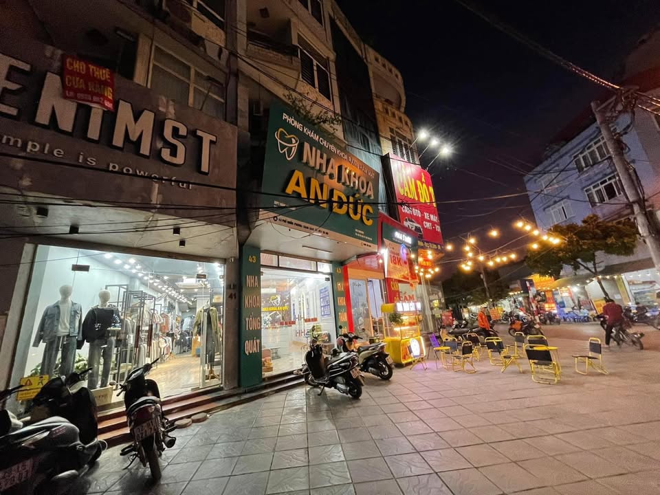 Nhà mặt phố Nguyễn Khánh Toàn Cầu Giấy 200m² - Mặt tiền kinh doanh đắc địa!