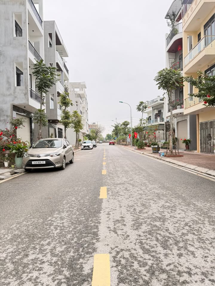 Nhà 4 Tầng Hồ Tùng Mậu, 42m² - Full Nội Thất Gỗ, Giá 4.2 Tỷ