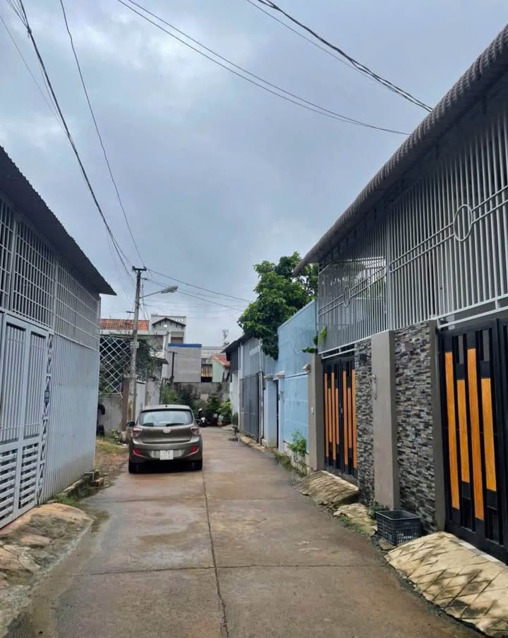 Nhà Hẻm Đồng Sỹ Bình, BMT 84m² giá 3.5 tỷ - Ô tô vào tận nhà!