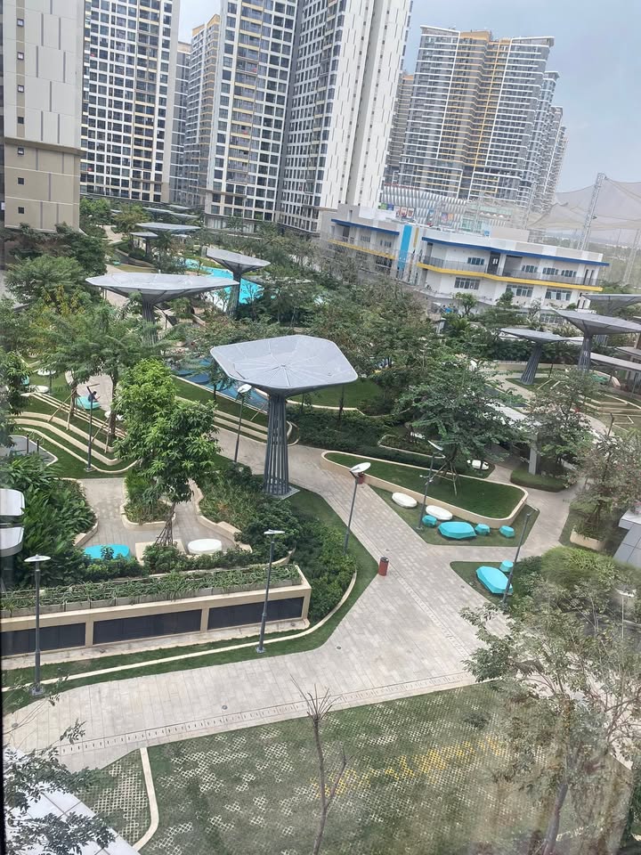 Cho thuê căn hộ 2PN 74m² Vinhomes Grand Park, view hồ bơi thoáng đãng - 12 triệu/tháng