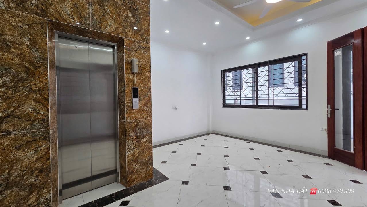 Nhà Lô Góc 7 Tầng Thang Máy View Hồ Tây - Quảng An, 43m² - 13.2 Tỷ