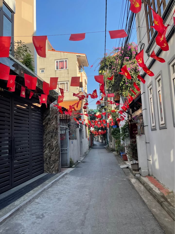 Nhà riêng Long Biên 33m² giá 4.5 tỷ - Ô tô vào tận nhà!