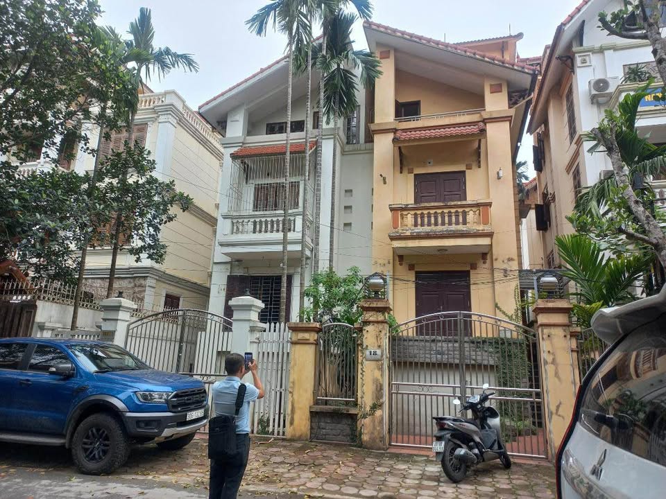 Bán Biệt thự Bán đảo Linh Đàm 284m² - 1 Hầm, 3 Tầng - Sổ đỏ chính chủ