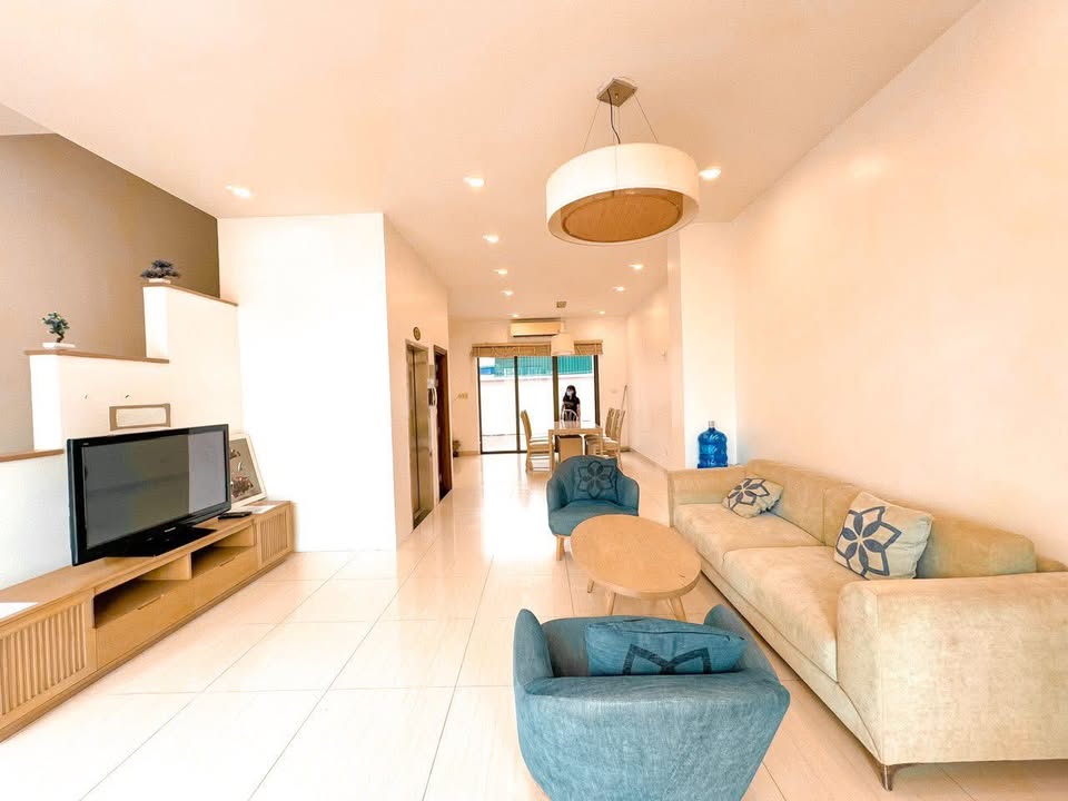 Nhà Riêng Lotus Hạ Long 5PN 14 Triệu - Vị trí đẹp, thang máy tiện nghi!