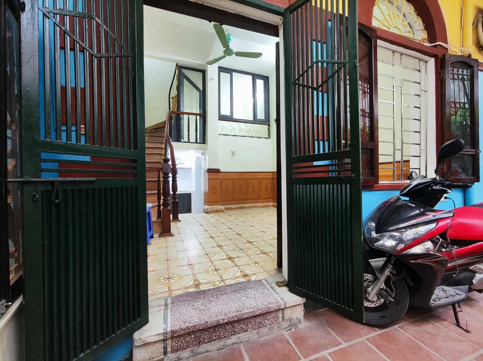 Nhà Riêng Đội Cấn 40m² Sân Rộng - Chỉ 7.5 Triệu/Tháng