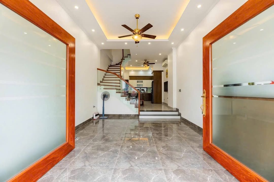 Nhà biệt thự liền kề Tân Mai 60m² - Ô tô vào tận nhà, mới tinh!