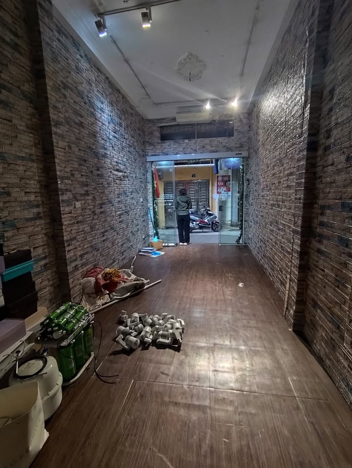 Nhà Phố Cát Linh, Đống Đa 120m² - Vị Trí Đắc Địa, Ô Tô Tận Cửa!