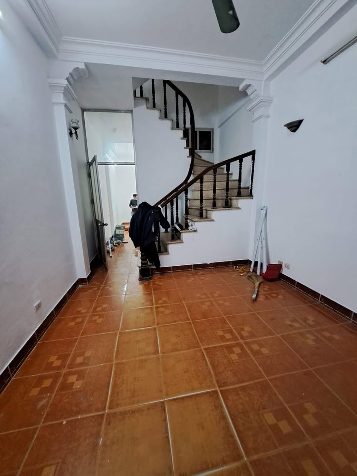 Nhà riêng Hoàng Quốc Việt 55m² giá 17 triệu/tháng - Ô tô vào tận nhà!