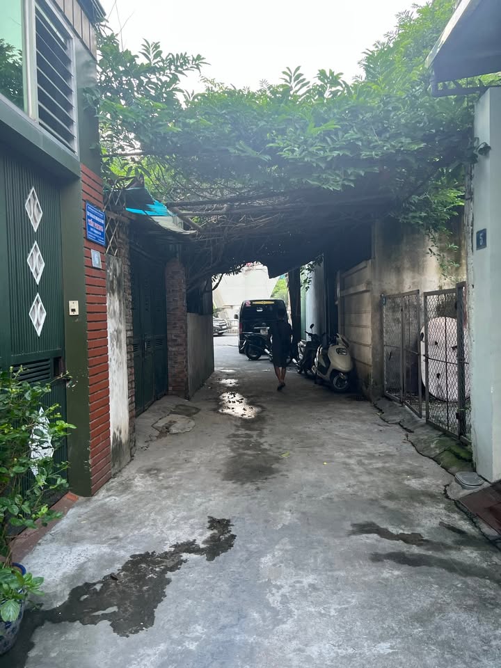 Nhà riêng 3 tầng Long Biên 8 triệu - Ô tô đỗ cửa, sẵn sàng ở ngay!