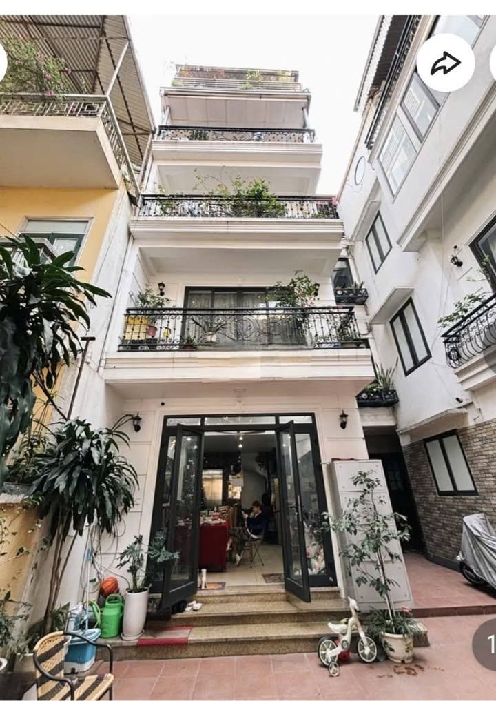 Nhà phố Hoàn Kiếm 250m² giá 40 triệu - Vị trí đắc địa - Thích hợp KD!