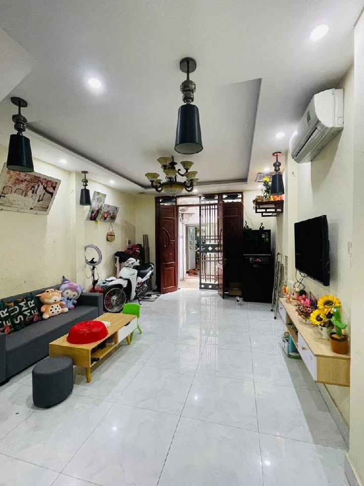 Nhà Chính Chủ Lĩnh Nam 30m² 2 Tầng - Giá 2.6 Tỷ