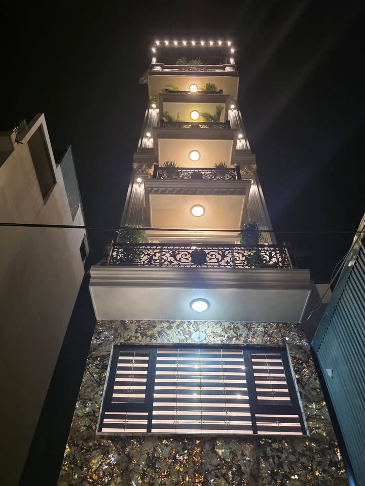 Nhà Mặt Phố Việt Hưng 80m² 20 Tỷ - Mặt Tiền Kinh Doanh Đắc Địa!