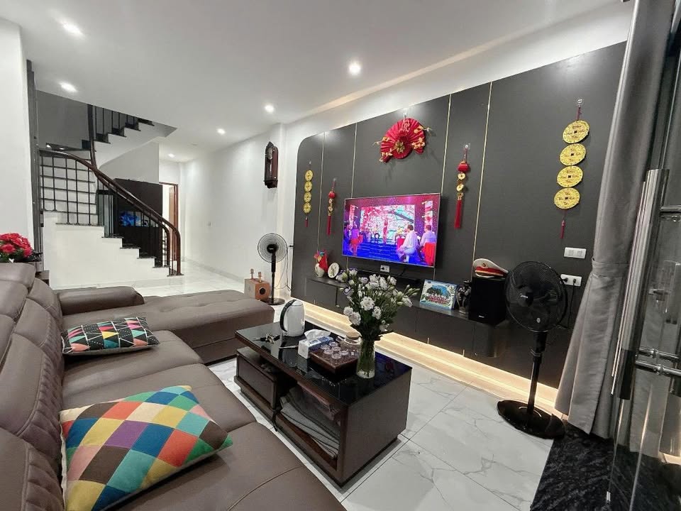 Nhà Phố Kinh Doanh 7 Tầng Thang Máy Xuân Thủy, Cầu Giấy - Dòng Tiền 50 Triệu/Tháng