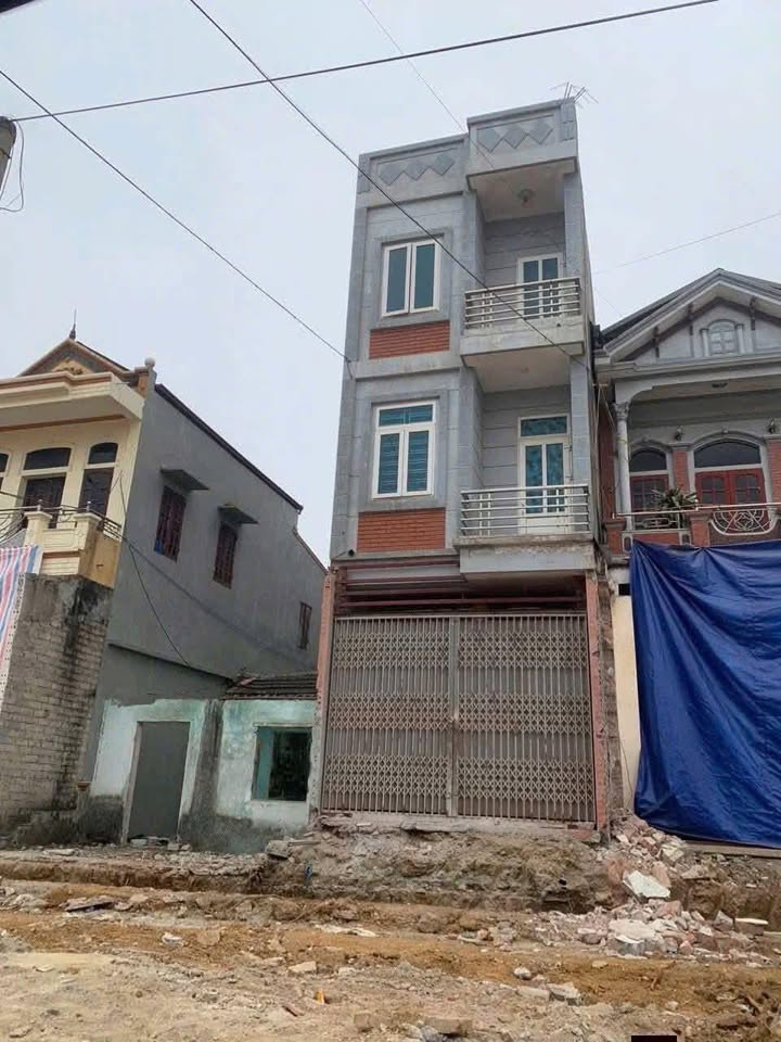 Nhà Mặt Tiền 3 Tầng Kinh Doanh Đường 413, Sơn Tây - 82m², 4.1 Tỷ