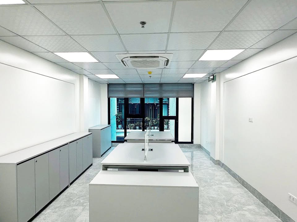 Văn phòng 70m² Dương Khuê, Cầu Giấy - Giá thuê hợp lý, sẵn sàng làm việc!