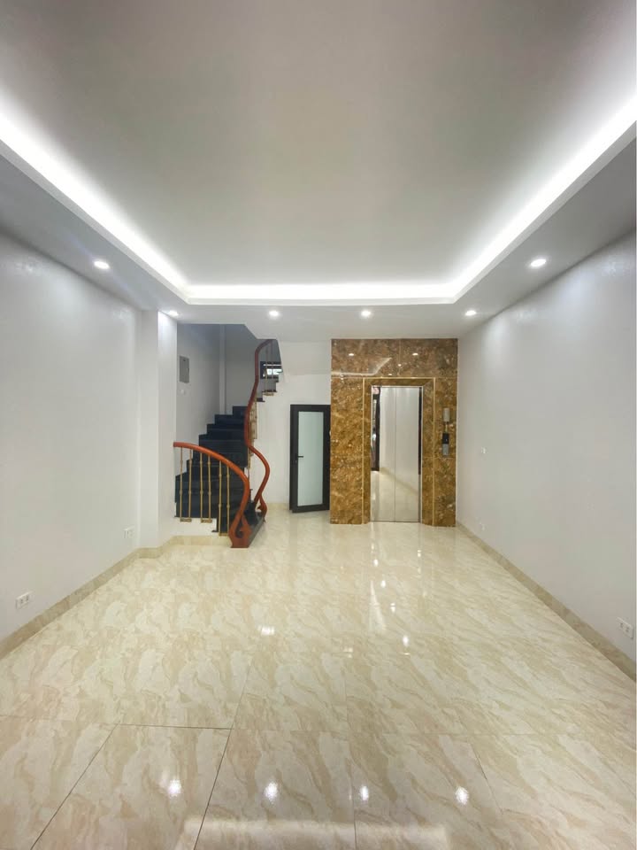 Nhà 35m² 6 Tầng Thang Máy Phạm Văn Đồng - Sổ Chính Chủ 8 Tỷ