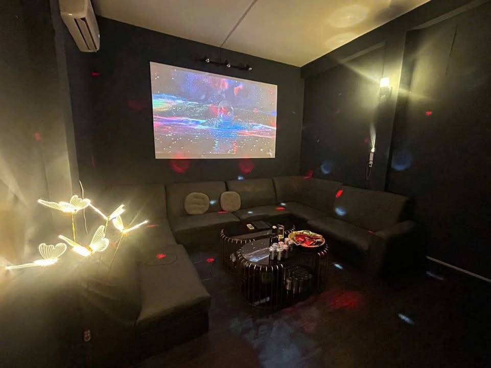 Shophouse 15B Le Thanh Ton Q.1 750 trieu - Thich hop KD