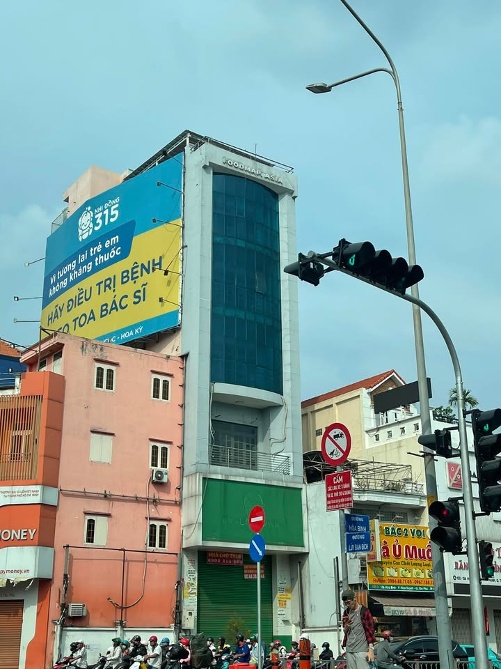 Mặt Tiền Kinh Doanh Ngã 4 Hòa Bình Tân Phú 102m² Giá 65 Triệu/Tháng