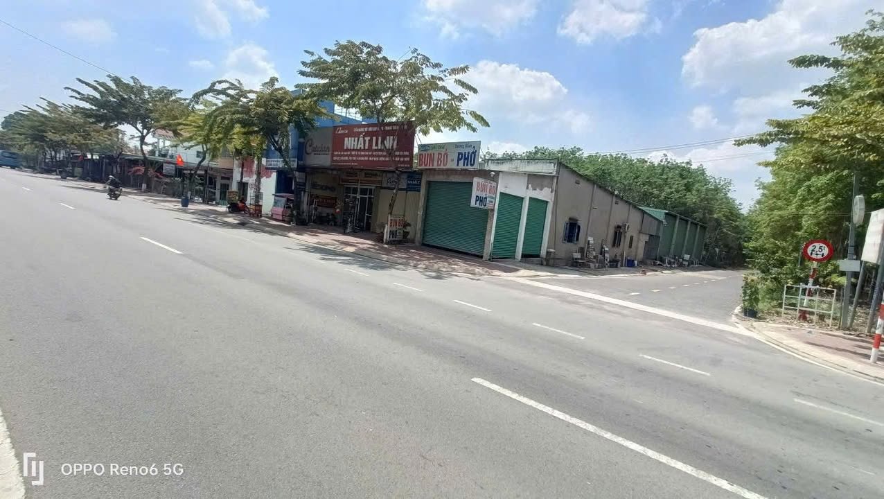 Cho thuê kho 750m² mặt tiền đường lớn Bắc Tân Uyên - Container thoải mái