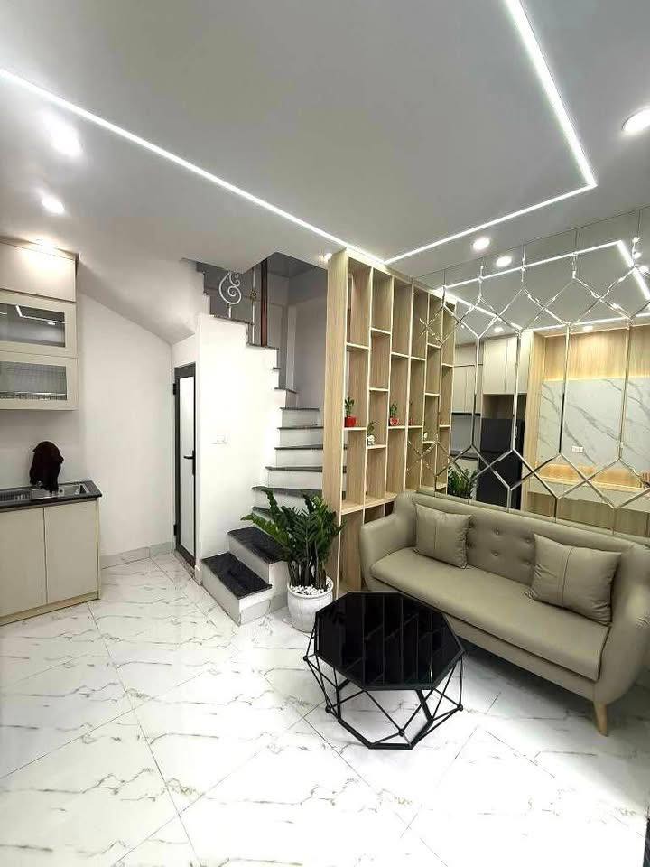 Nhà Phố Hai Bà Trưng 20m² - 5 Tỷ - Sổ Đỏ Chính Chủ, Sẵn Sàng Ở Ngay!