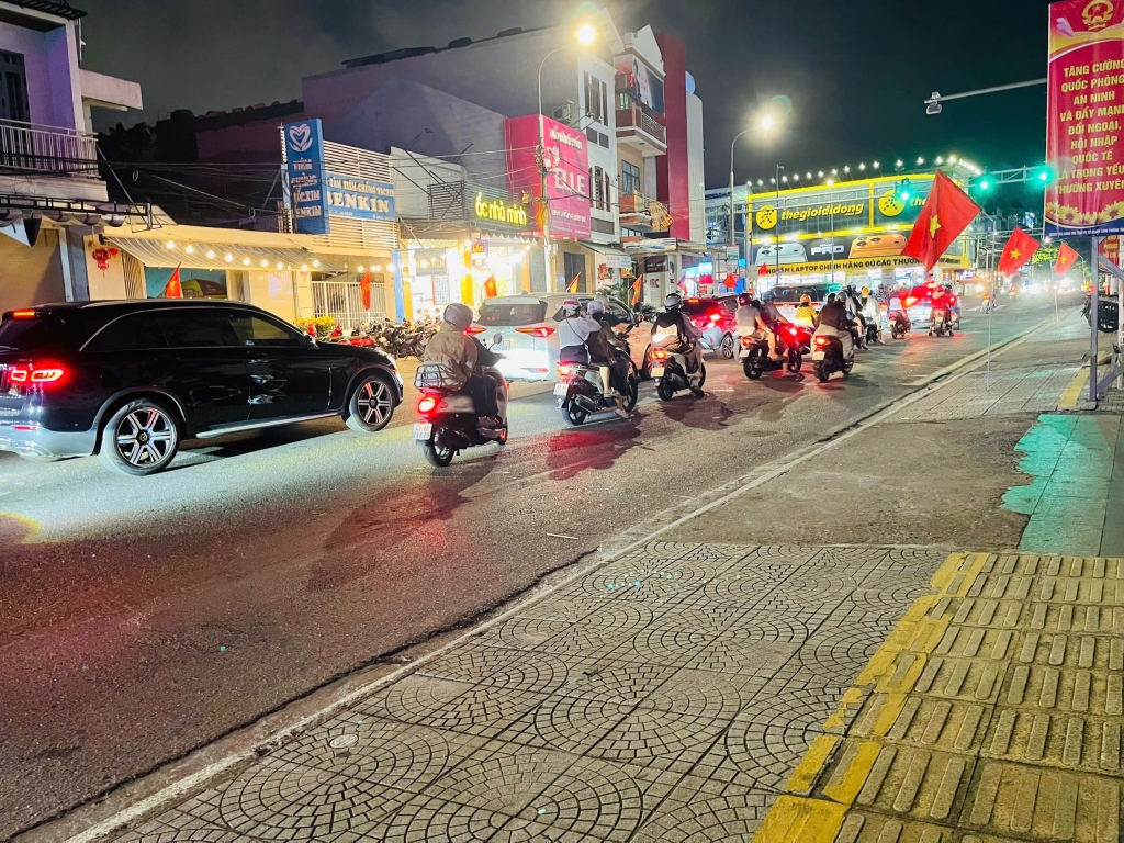 Bán Đất Tặng 2 Nhà Mặt Tiền Hà Huy Tập, Đà Nẵng - Ngang 8.1m, 240m², 25.5 Tỷ