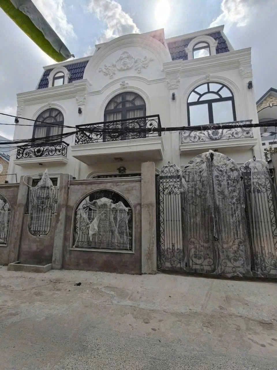 Biệt Thự Mini Tân Cổ Điển Hóc Môn - 156m² Full Nội Thất Cao Cấp - 7.3 Tỷ