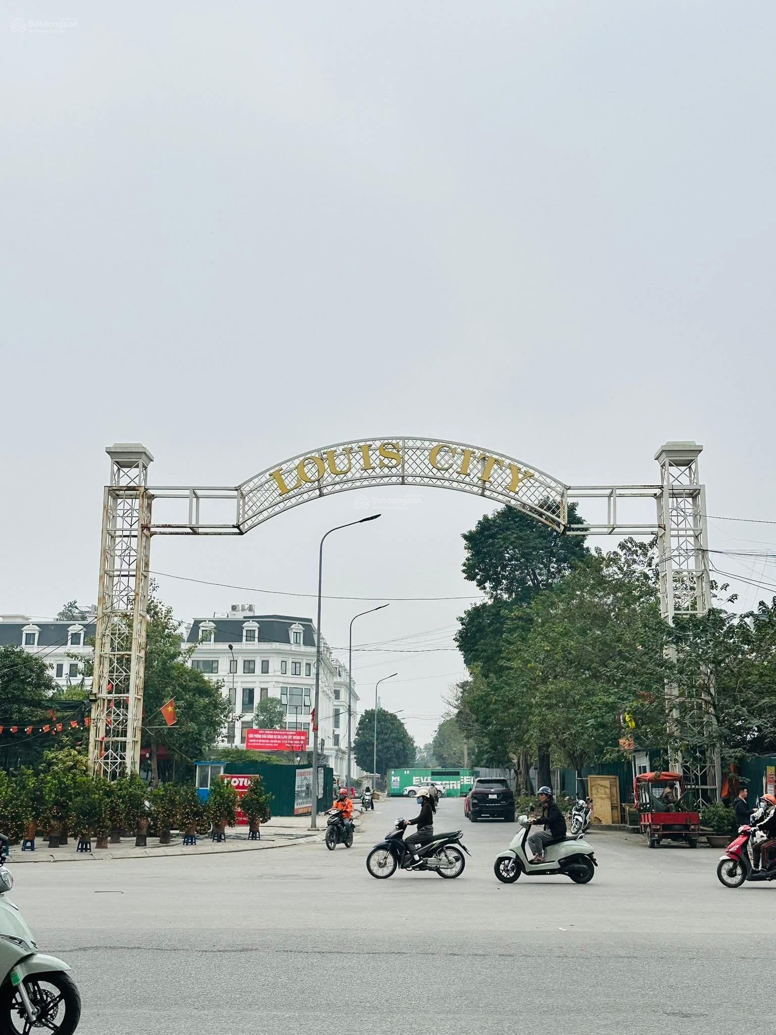 Đất nền Hoàng Mai 107m² giá 32 tỷ - Sổ đỏ chính chủ, ô tô tránh!