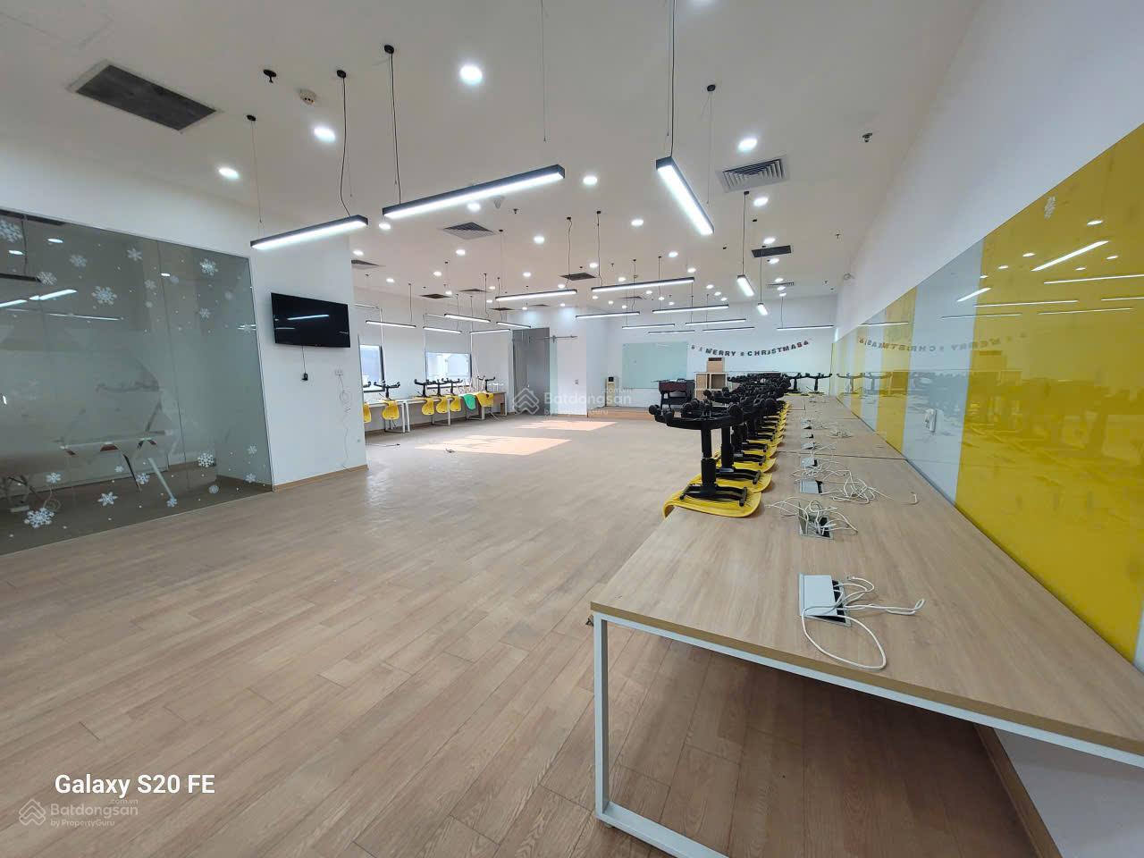 Cho thuê văn phòng Eurowindow Trần Duy Hưng 300m² - Sẵn sàng làm việc!