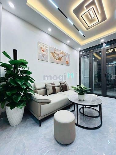 Nhà Cầu Giấy 30m² - Ô tô tránh, 4 Tầng Đẹp - Giá 9.95 Tỷ