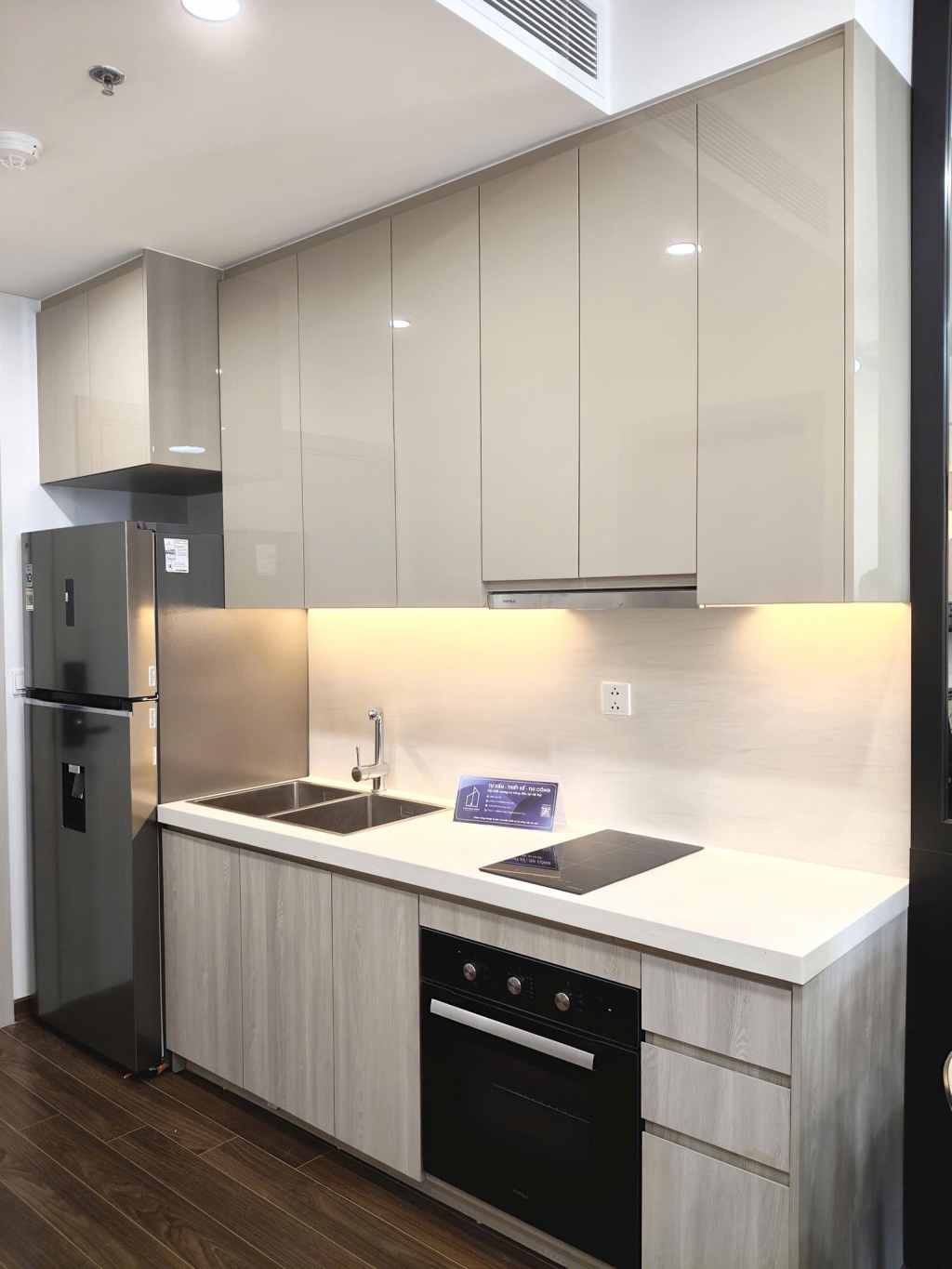 Chung cư Chùa Láng 72m² giá 7.4 tỷ - View đẹp, sổ hồng sẵn!