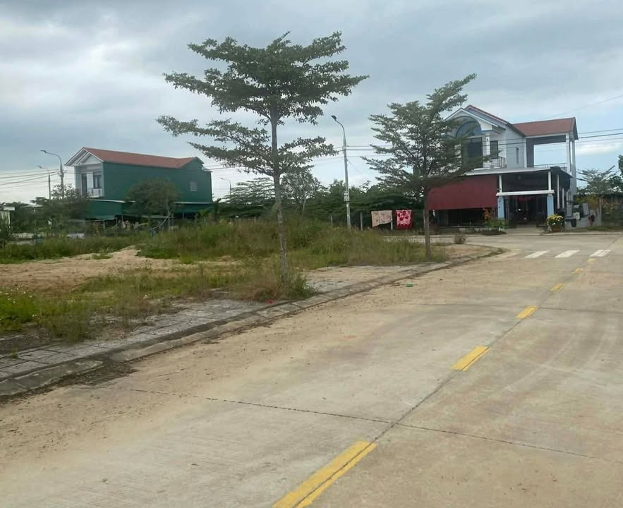 Đất nền Nghĩa Kỳ, Tư Nghĩa 100m² - Đối diện sân bóng, sổ đỏ sẵn sàng