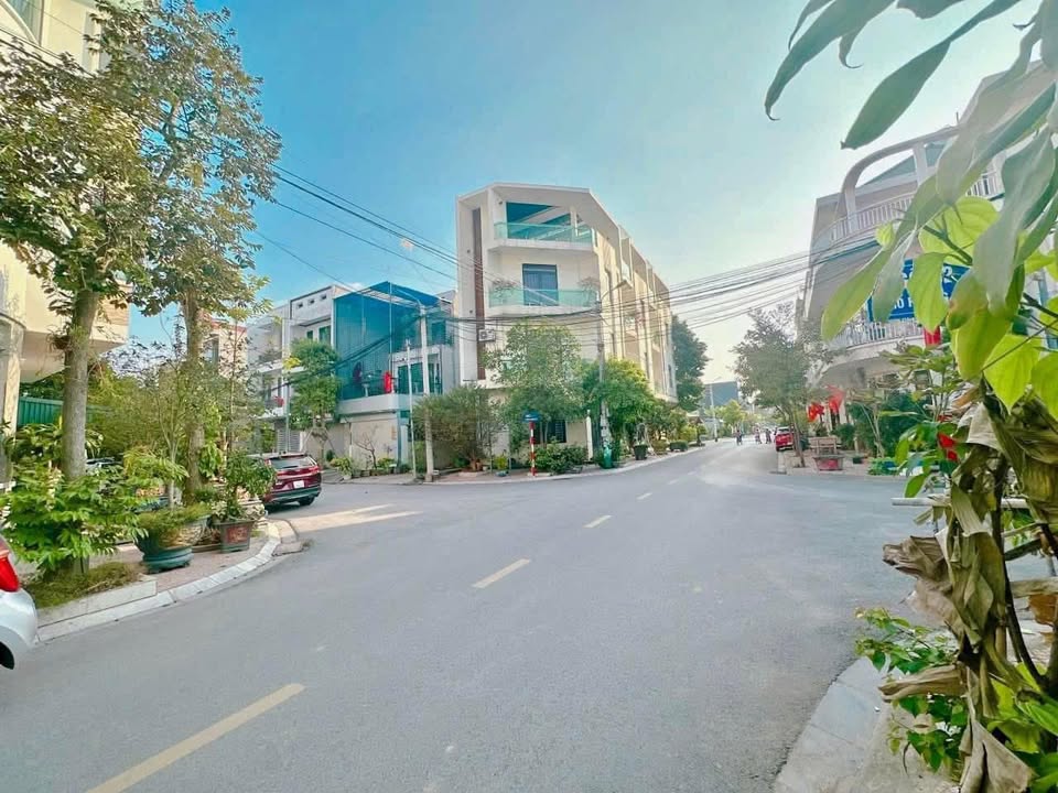 Bán Đất Trục Chính Hoàng Quy, Việt Trì - 90m², Hướng Đông, Giá 5.x Tỷ