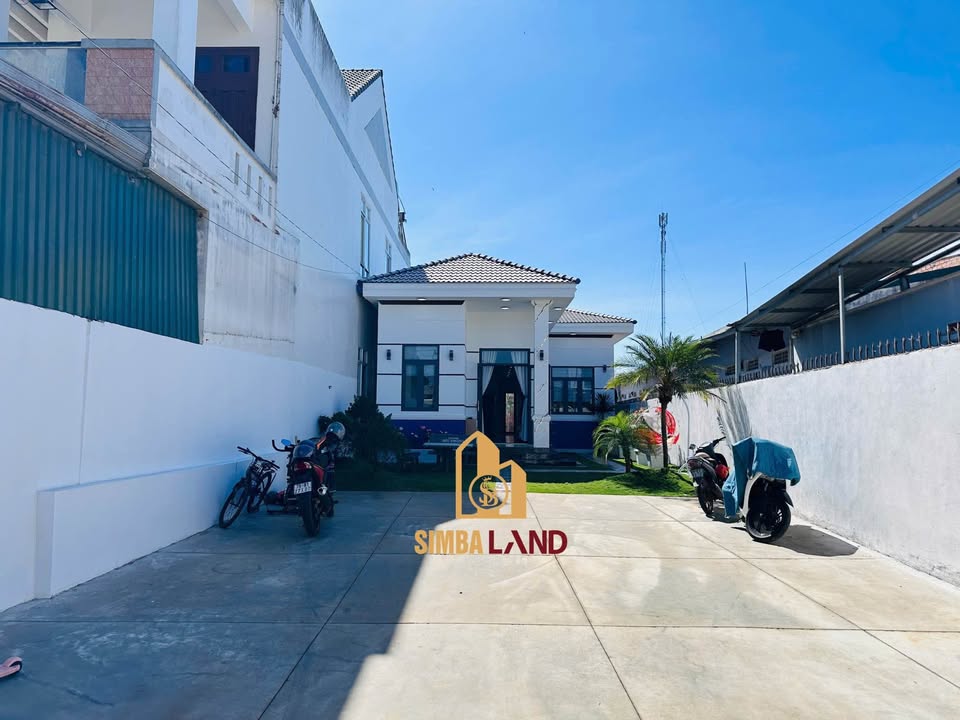 Nhà Vườn Kiên Cố Mặt Tiền Thống Nhất, Đức Trọng - 323.4m² Giá Tốt