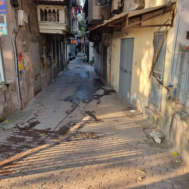 Nhà Trần Khát Chân 55m² - Sổ đỏ vuông, 30m ra phố, giá 13.5 tỷ