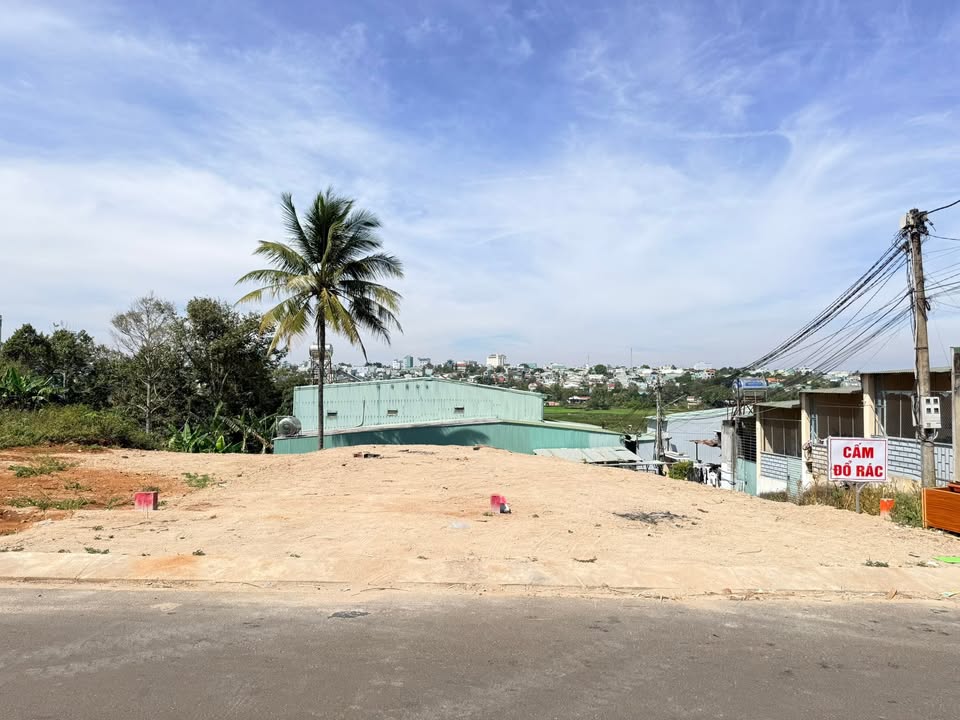 Đất mặt tiền Ngô Thị Nhậm Pleiku 3 tỷ - Sổ đỏ chính chủ