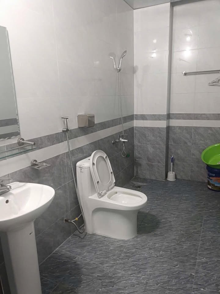 Nhà nguyên căn 5 tầng Thị trấn Thứa 5PN - Sẵn sàng ở ngay!