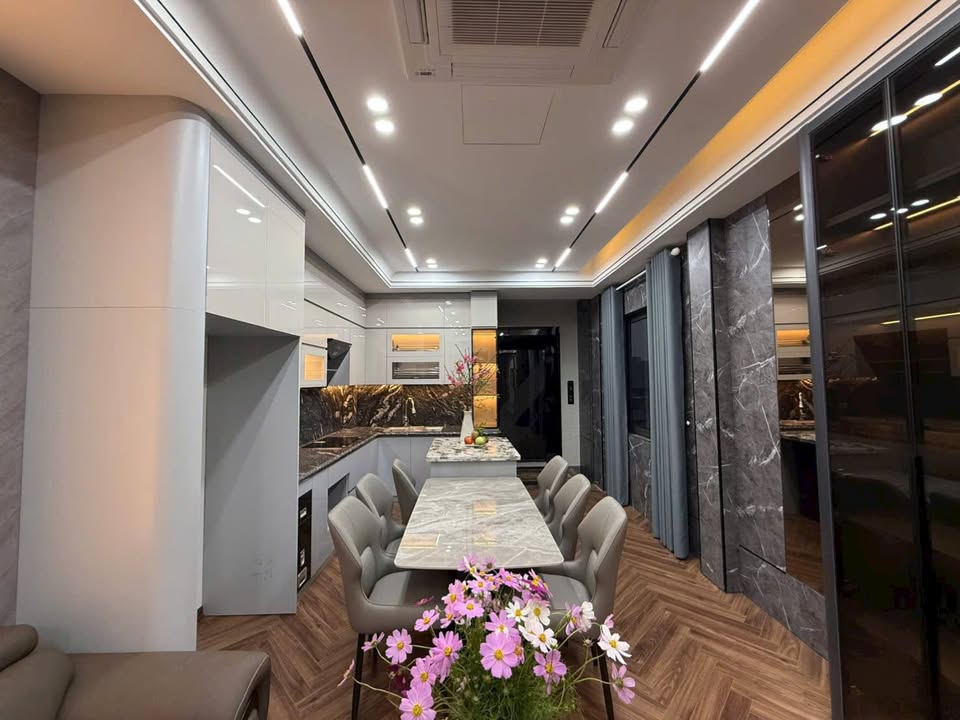 Nhà Riêng Phố Trạm Long Biên 55m² - Thiết Kế Hiện Đại, Sẵn Sàng Ở Ngay!